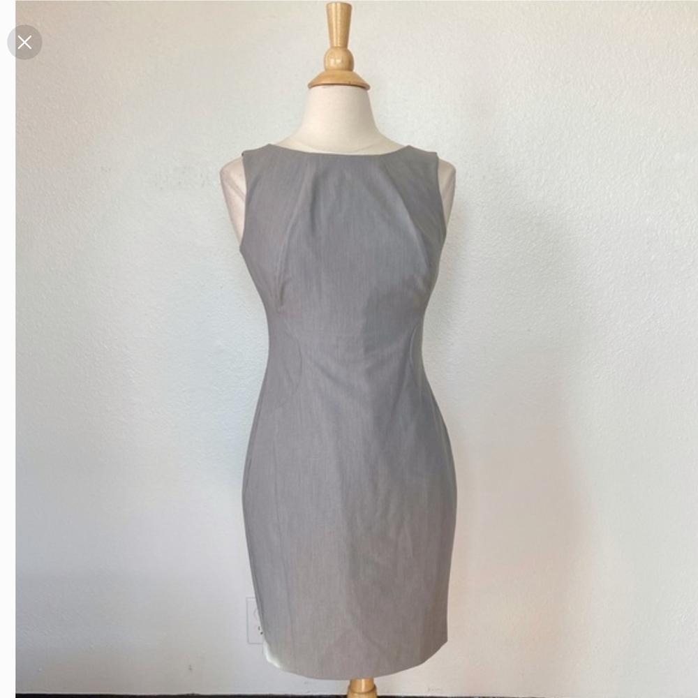 VENUS Sleek Sleeveless Midi Sheath Dress in Gray